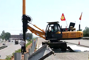 Wheeled rotary drilling rig used in the construction of national highways